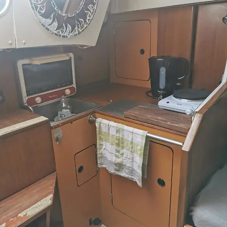 Hotel en barco Séjour insolite - voilier à quai à La Rochelle